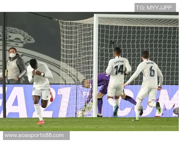 维尼修斯马德里住宅突发火灾桑拿房毁于一旦所幸无人员伤亡 维尼修斯马德里住宅突发火灾桑拿房毁于一旦所幸无人员伤亡