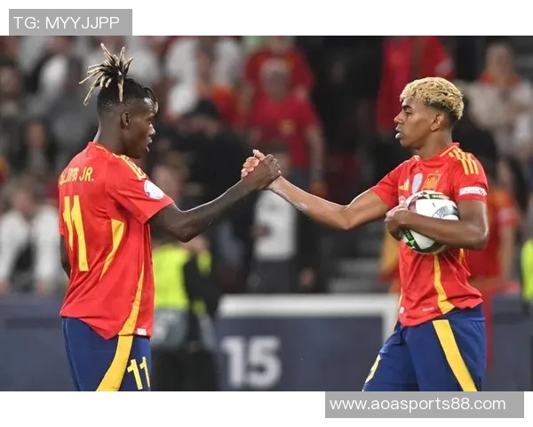 小吧社交秀精彩纷呈亚马尔与女友甜蜜互动胡梅尔斯女友惊艳亮相 小吧社交秀精彩纷呈亚马尔与女友甜蜜互动胡梅尔斯女友惊艳亮相