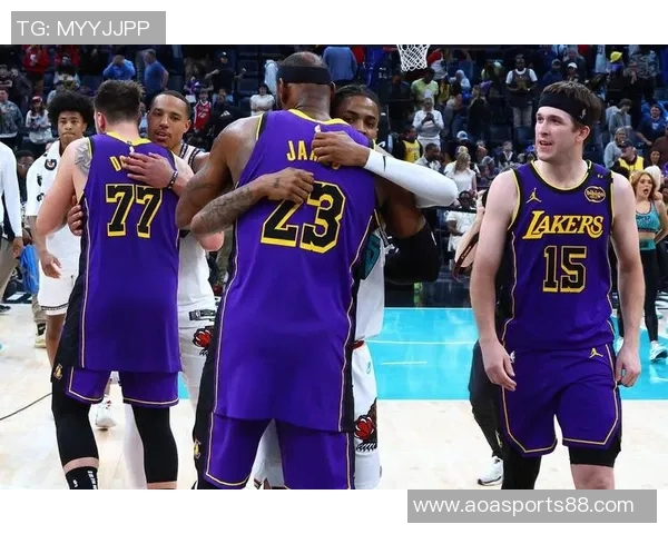 湖人客场表现大幅提升目前战绩8胜2负仅次于雷霆和活塞