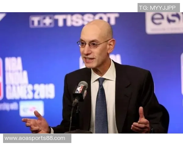 斯玛特称赞文班如同小孩般站在他身边期待他未来更大成就