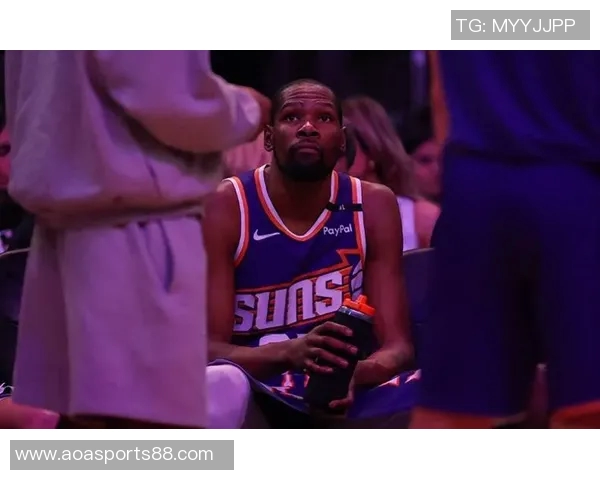 KD怒砸水瓶瞬间引发小贾和阿门惊愕不已场面尴尬至极