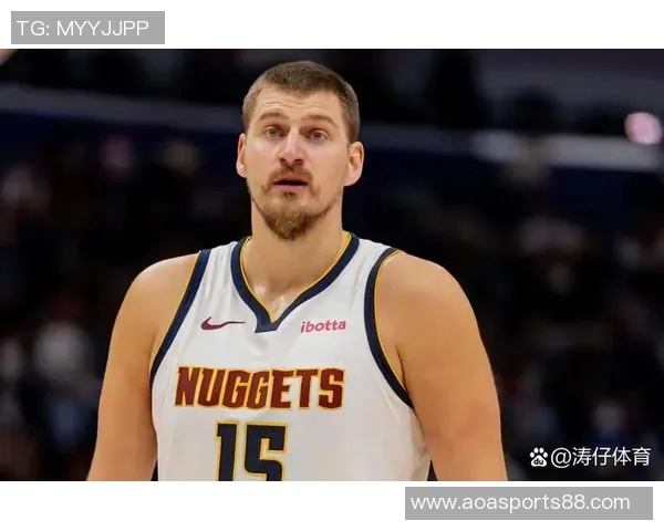 本赛季仅有三位球员场均25分5篮板5助攻且命中率超过50分别是里夫斯约基奇和字母哥