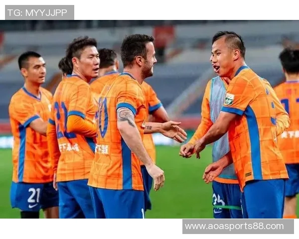 泰山新赛季首发阵容揭晓马德鲁加黄政宇联手后腰高准翼搭档阿尔瓦罗