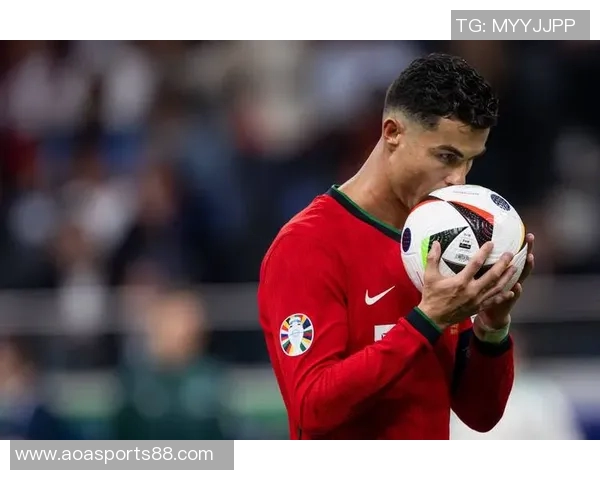 吉达国民官方调侃C罗打车回利雅得965公里引发热议